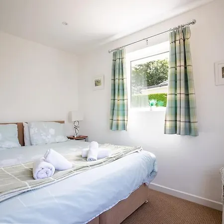 Shelter Stone - In The Heart Of The Lakes Ferienhaus *